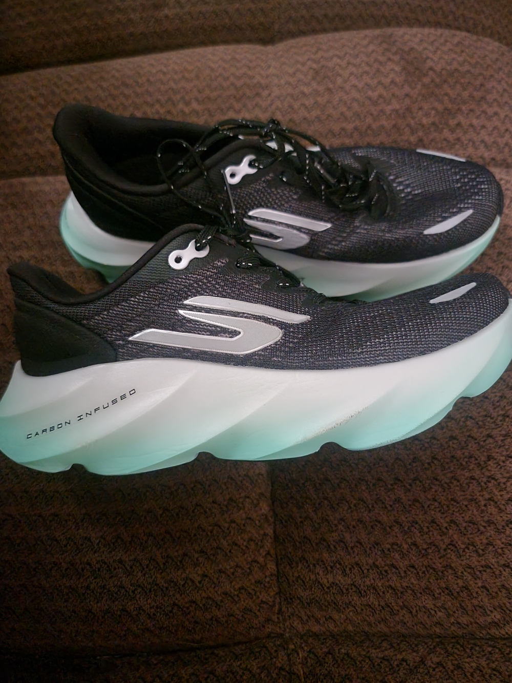 Skechers AEROBURST Women's Black & Mint Green Carbon-Infused Athletic Sneakers